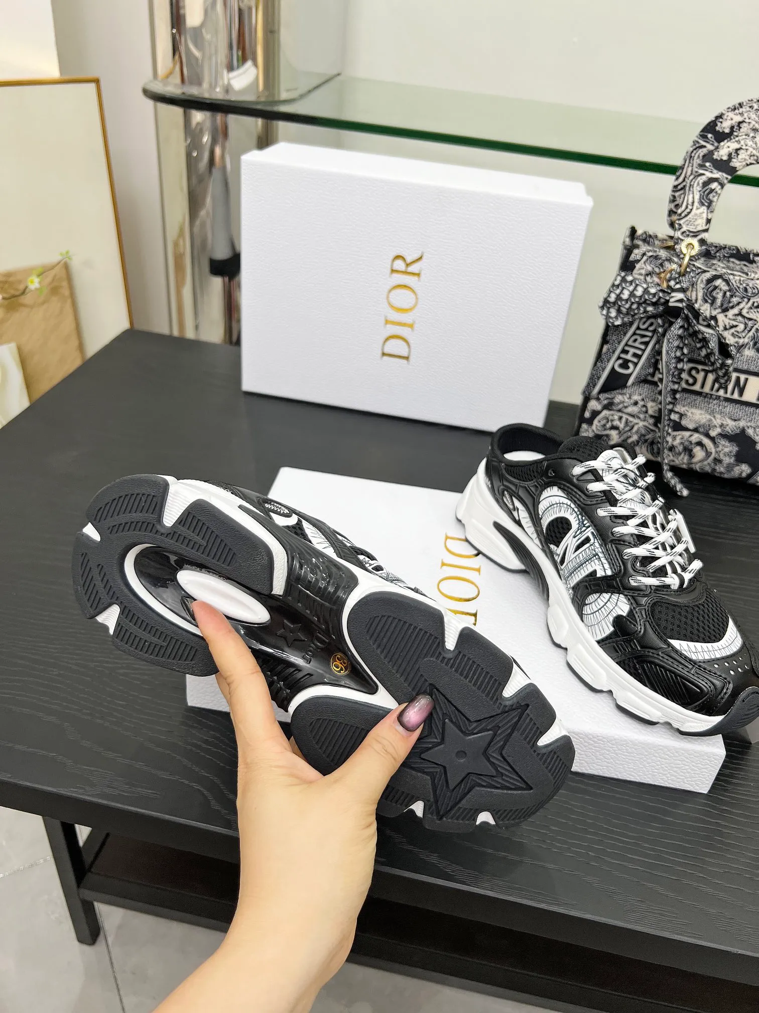 p560🐮🐮This Dior Chrono sports half slipper reinterprets running shoes with Dior's haute couture style. Gray mesh fabric is paired with tonal suede calfskin panels, the CD logo on the side, the star patch on the tongue and the Dior logo on the heel, all in classic fine detail. Featuring two-tone laces and a lightweight sole with star graphics, they can be worn year-round. Size: Women’s size 35-41 (35/42 can be customized) Men’s size 40-46 (men’s version is being printed) Color: 12 colors available